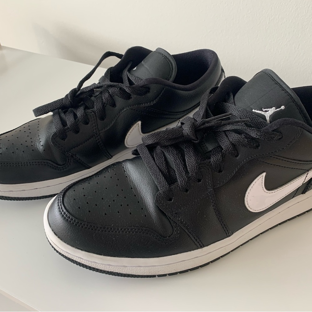 Nike Air Jordan 1 Low (US 11 W, US 9.5 M)